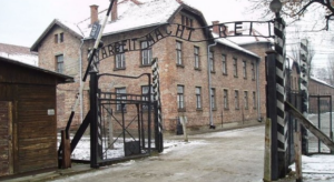 auschwitz-gates1