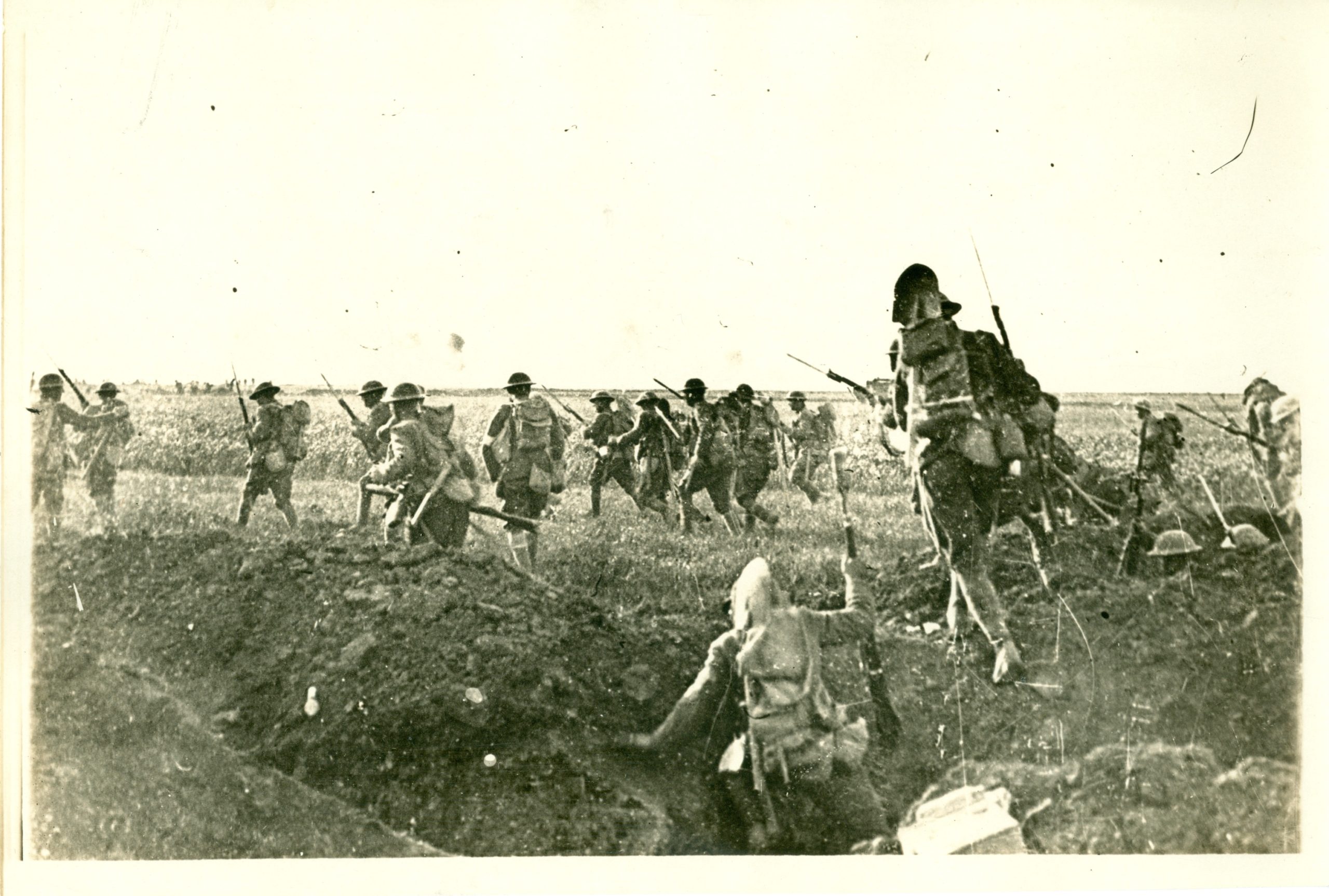 Soldiers leaving trenches, Cantigny
