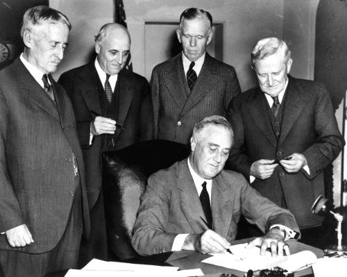 President Roosevelt signs Draft Bill, September 1940.
